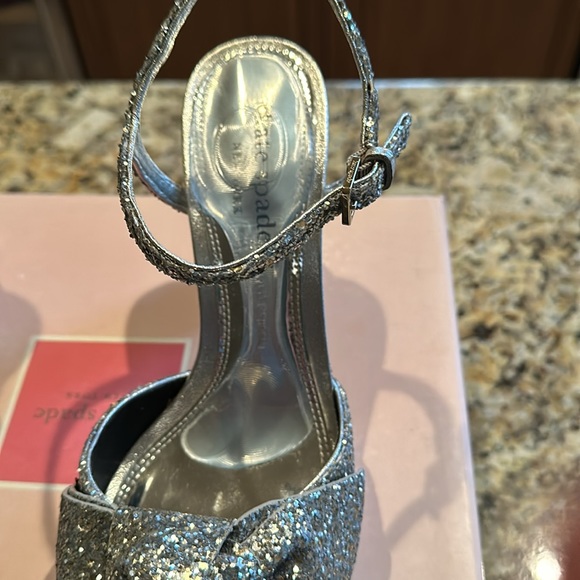 Kate spade platform heel. Size 9 includes Vivian Lou high heel inserts. - Picture 11 of 14
